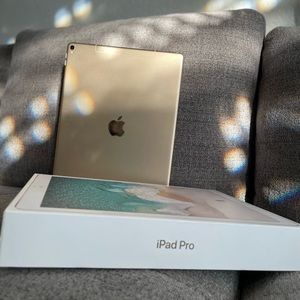 **SOLD** iPad Pro (WiFi + Cellular)